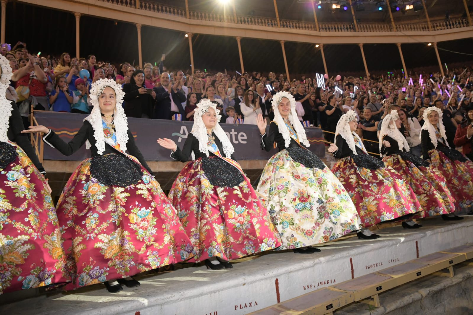 La elección de la bellea del foc infantil en imágenes