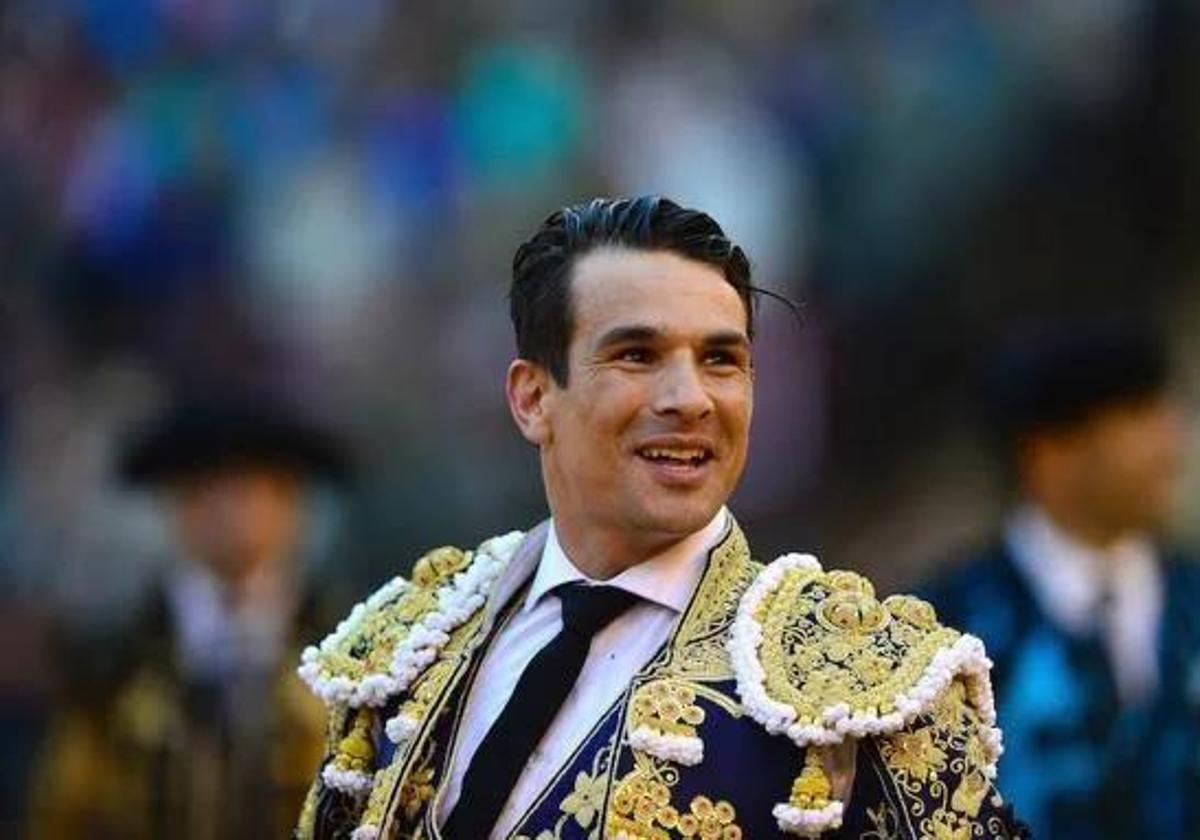 Imagen principal - Two Evenings with Manzanares and Cayetano Rivera's Farewell at Alicante's Hogueras Bullfighting Fair