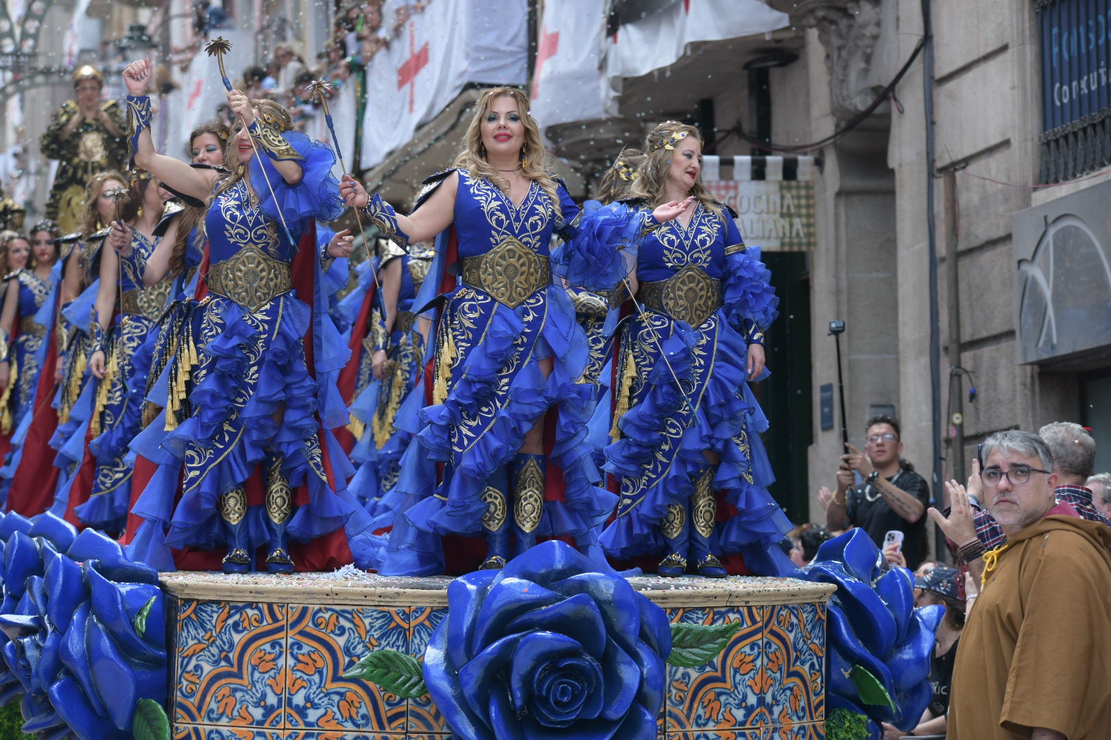 Los contrabandistas culminan la Entrada cristiana de Alcoi