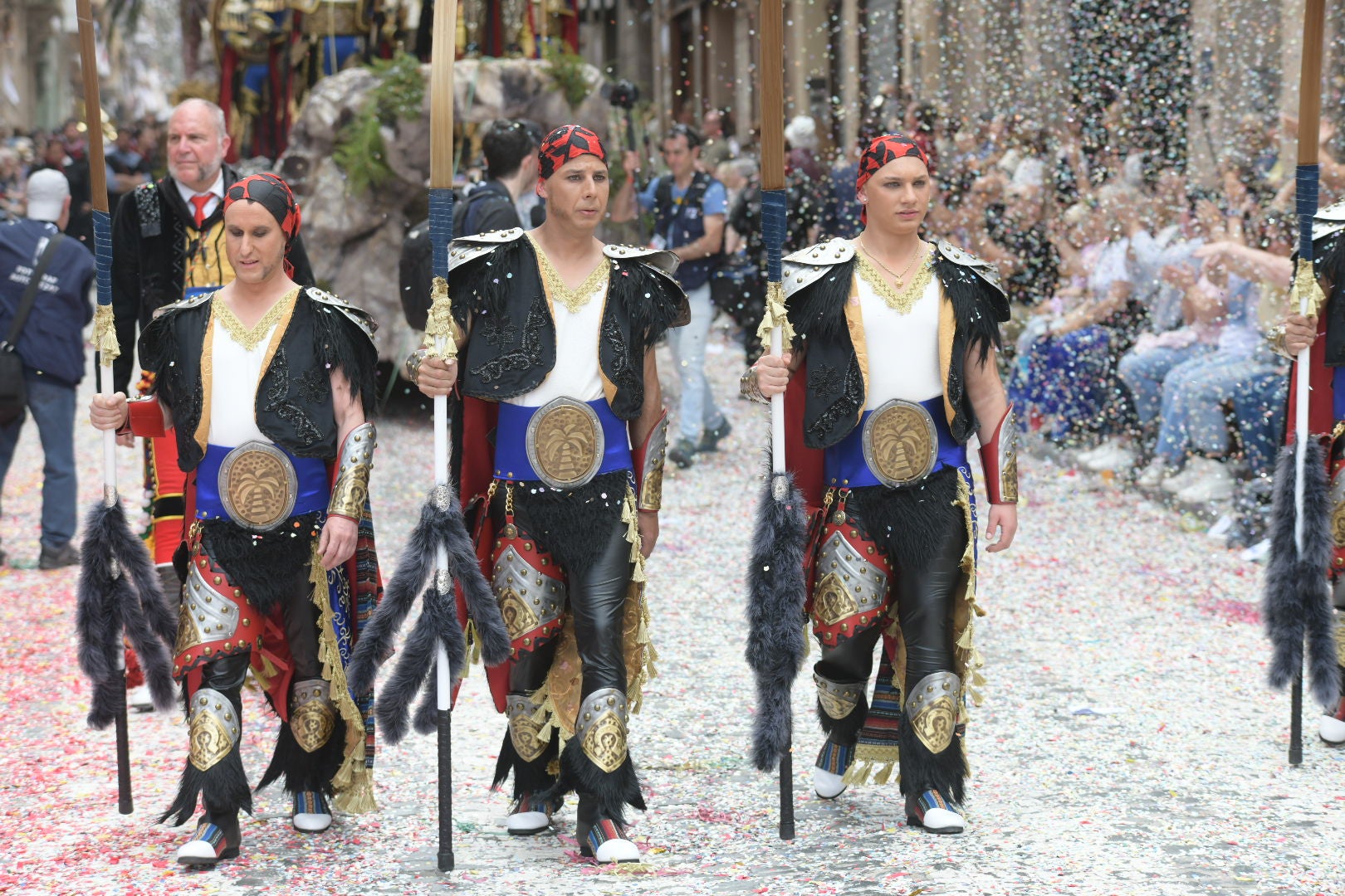 Los contrabandistas culminan la Entrada cristiana de Alcoi