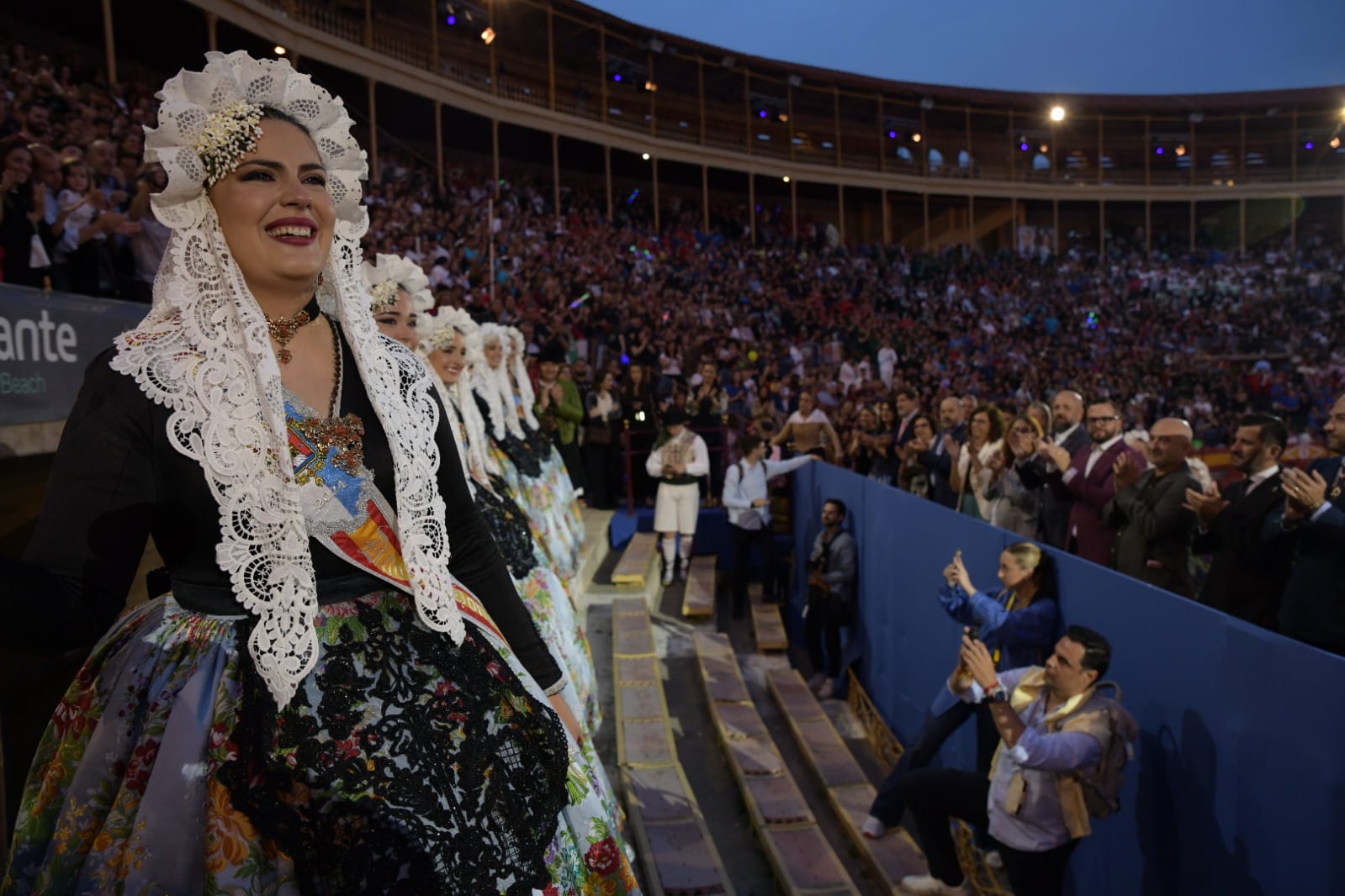 La elección de la bellea del foc de Alicante, foto a foto