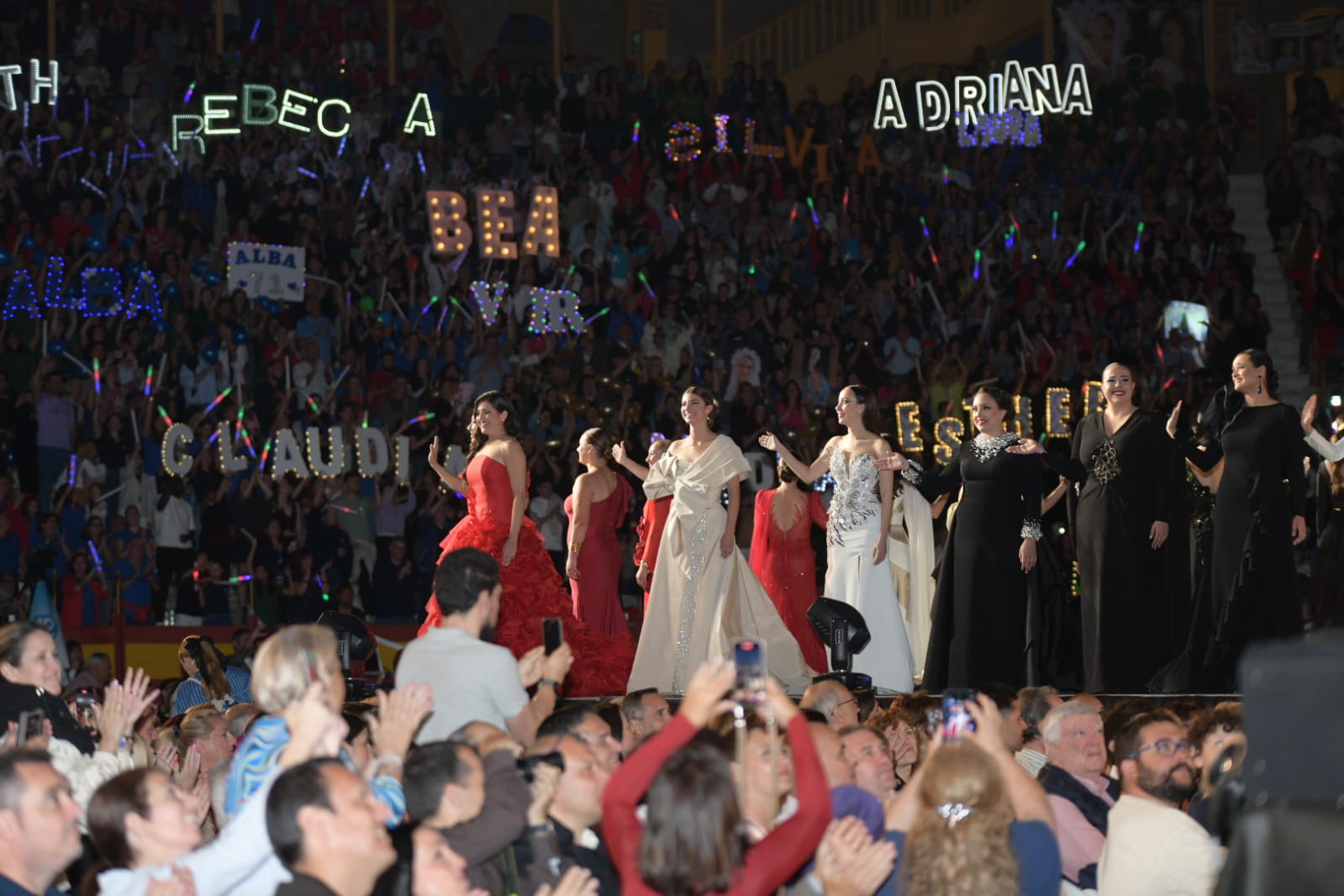 La elección de la bellea del foc de Alicante, foto a foto