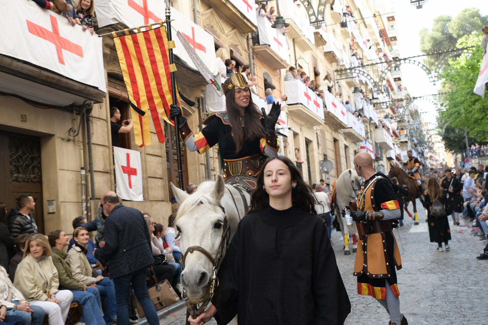 La Entrà de Moros y Cristianos de Alcoi arranca con la capitanía de los aragoneses