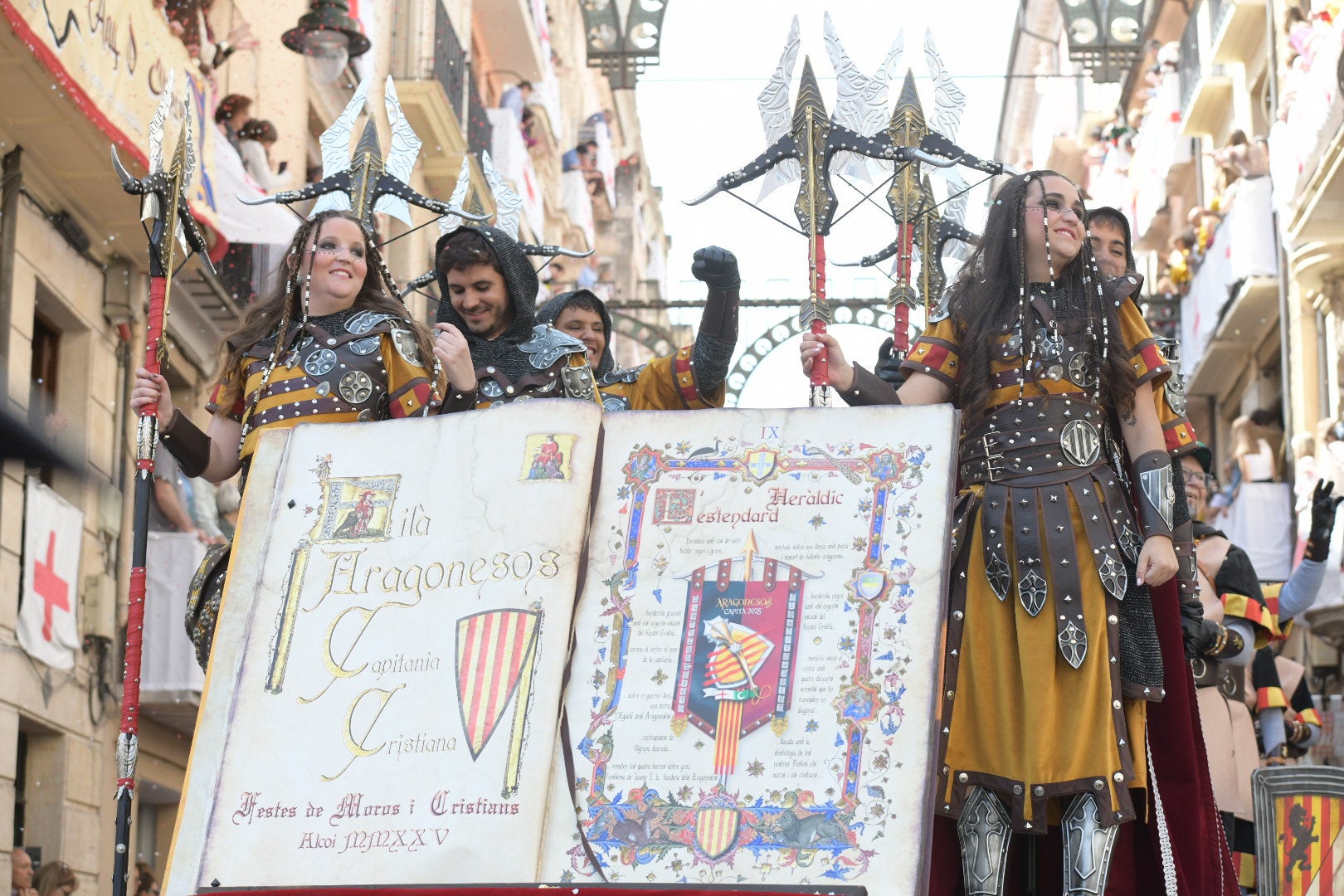 La Entrà de Moros y Cristianos de Alcoi arranca con la capitanía de los aragoneses