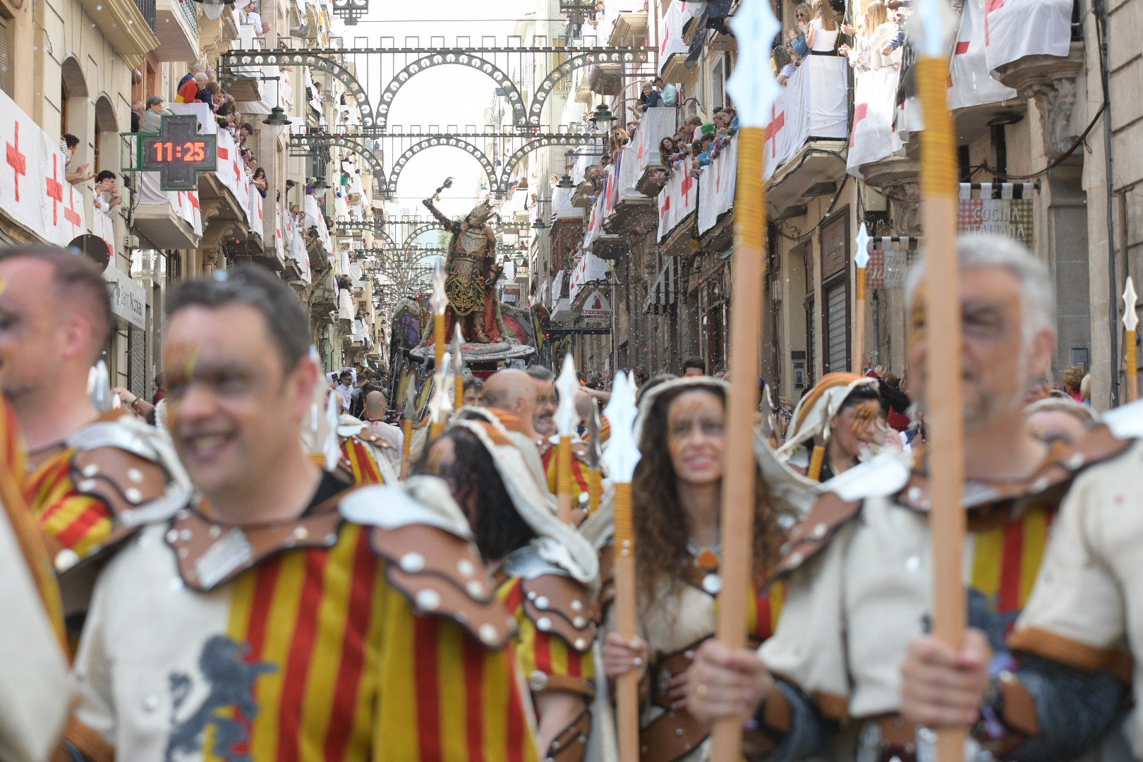 La Entrà de Moros y Cristianos de Alcoi arranca con la capitanía de los aragoneses