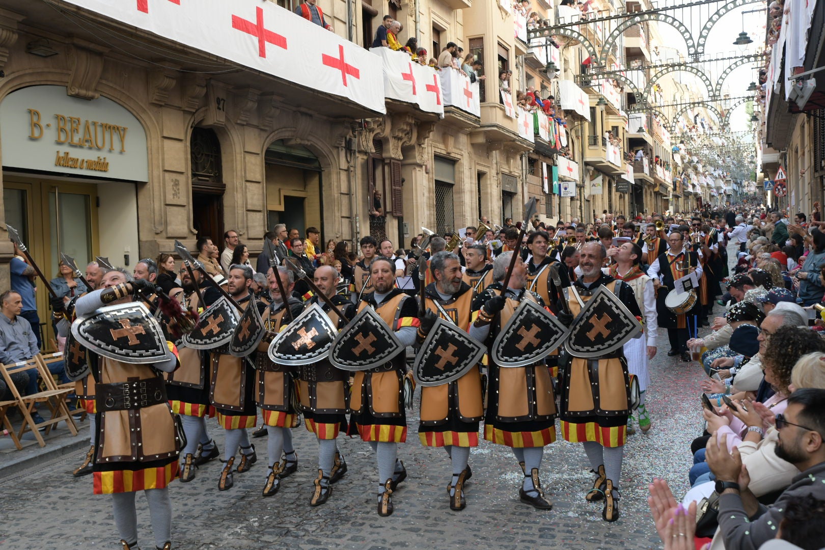 La Entrà de Moros y Cristianos de Alcoi arranca con la capitanía de los aragoneses