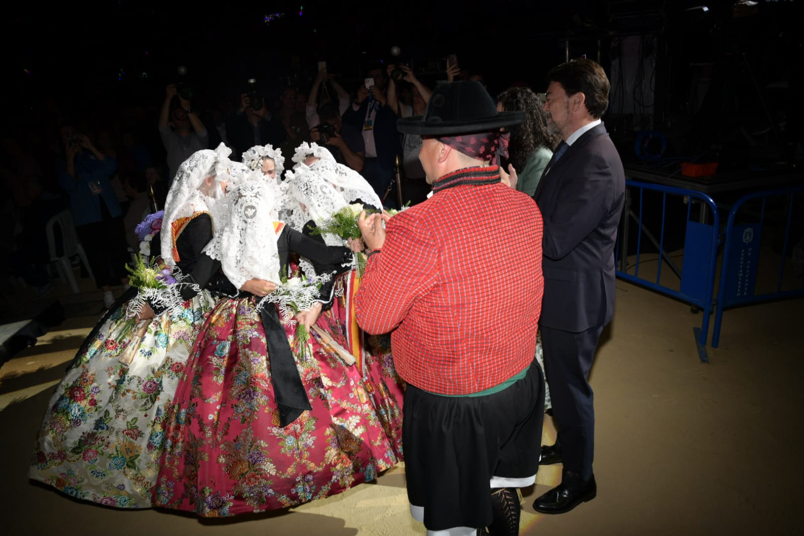 La elección de la bellea del foc infantil en imágenes