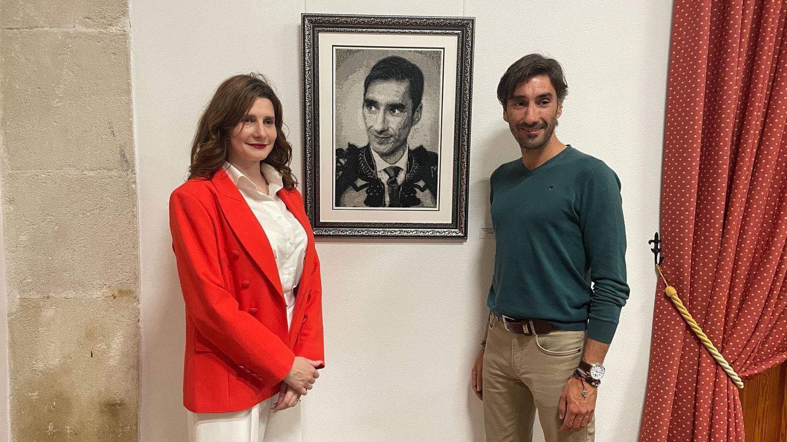 Imagen principal - Luis Francisco Esplá Sponsors &#039;Embroidering Courage&#039; Exhibition by Yuliia Tkachenko at the Municipal Bullfighting Museum