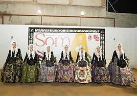 Dames d'honor de Adriana Vico, bellea del foc de Alicante.