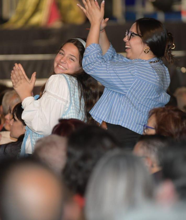 Imagen secundaria 2 - Varios momentos de la elección de la bellea del foc.