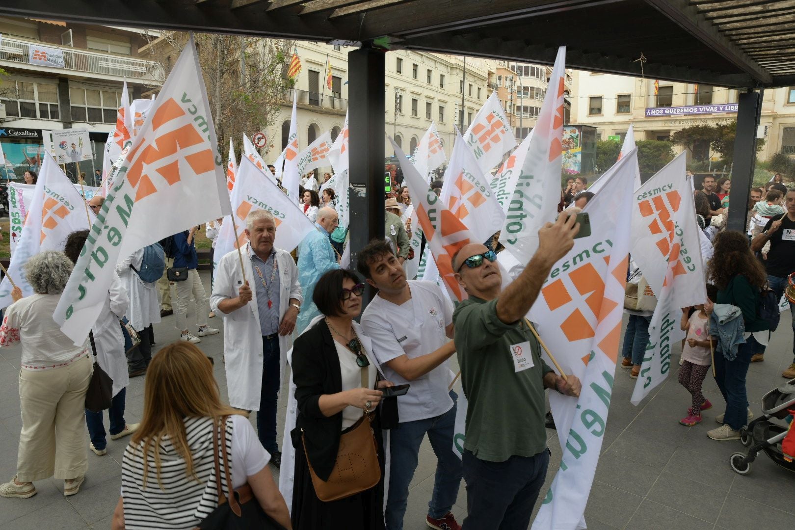 Los médicos de Alicante vuelven a las calles y siguen amenazando con ir a la huelga