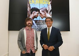 David Valero junto al diputado de Cultura, Juan de Dios Navarro.