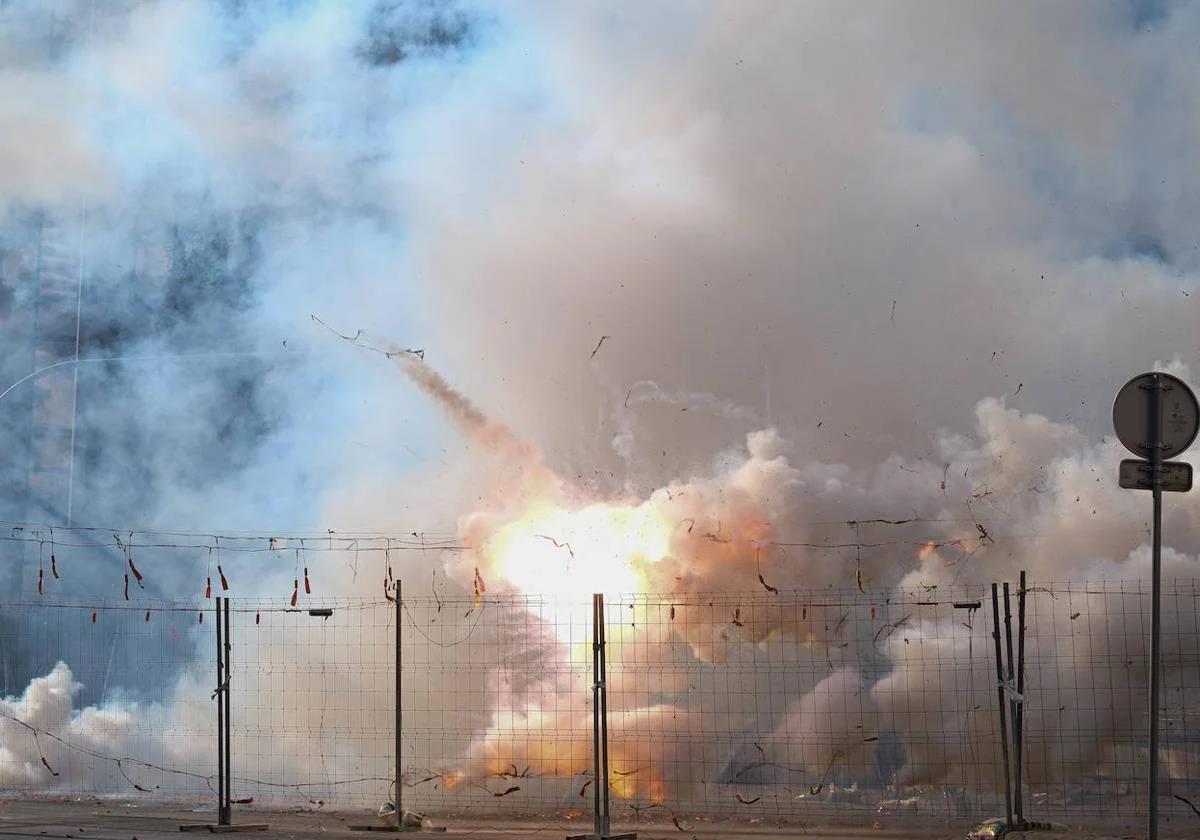 May Strives to be the Month of Fireworks with Seven Mascletàs in Alicante's Hogueras