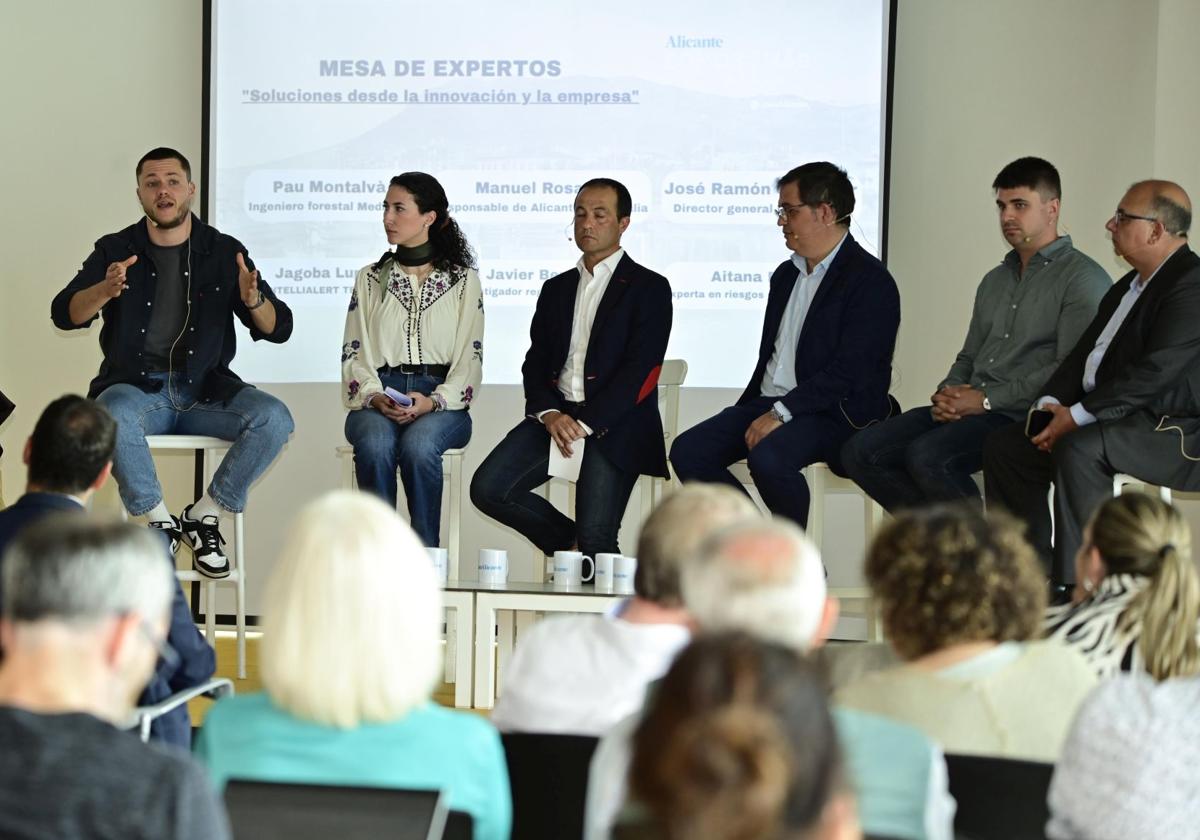 Javier Berenguer, Aitana Pastor, Pau Montalvá, Manuel Rosado, Jagoba Lupiola y José Ramón Castellar, en la mesa de expertos del foro de TodoAlicante.