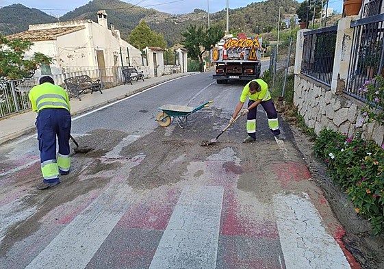 Intervención de la brigada de carreteras, en imagen de archivo.