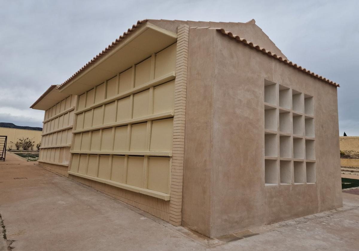 Nuevos columbarios en el camposanto de Monóvar.