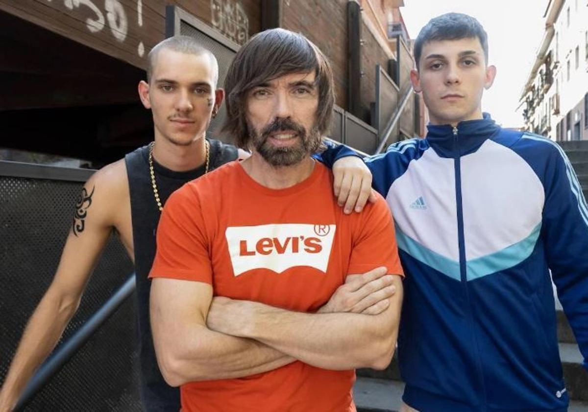 Los actores Christian Checa y Hugo Welzel junto con el director David Valero (centro)