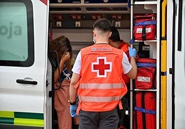 Un técnico de Cruz Roja durante una intervención.