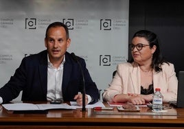 El director de Cámara, con la abogada especializada Consuelo Sevillano.