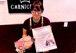 Vanessa Cárdenas, con una muestra de sus productos solidarios que venderán para ayudar a Conri.