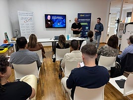 Jornada de Avecal para adaptarse a la nueva legislación sobre facturación digital.