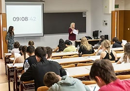 Estudiantes alicantinos realizando las pruebas de acceso a la universidad.
