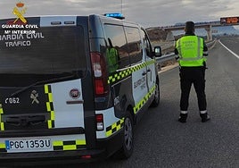 Imagen de archivo de un control de carretera de la Guardia Civil.