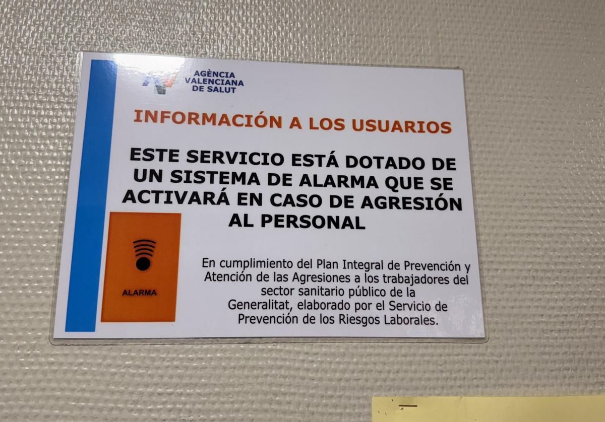 Imagen principal - Arrestado por intentar agredir a los médicos que lo atendieron tras darle el alta en un hospital de Elche