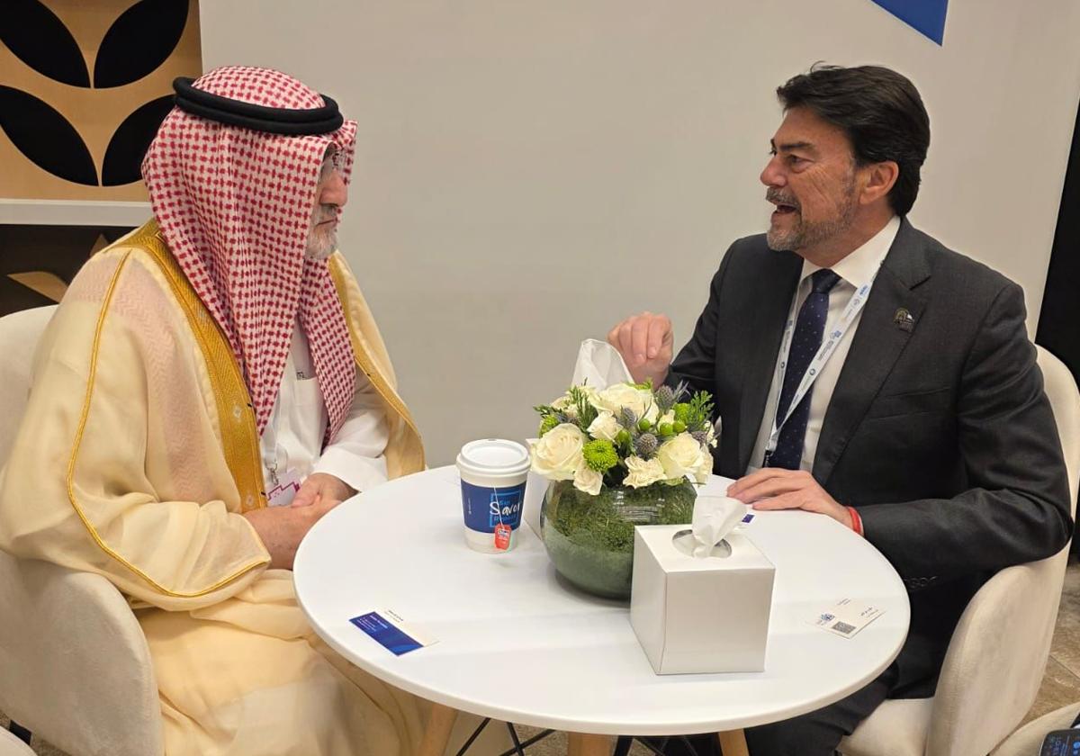 El alcalde de Alicante, Luis Barcala, se ha reunido este domingo con su homólogo de Jeddah, Saleh Ali Al Turki.