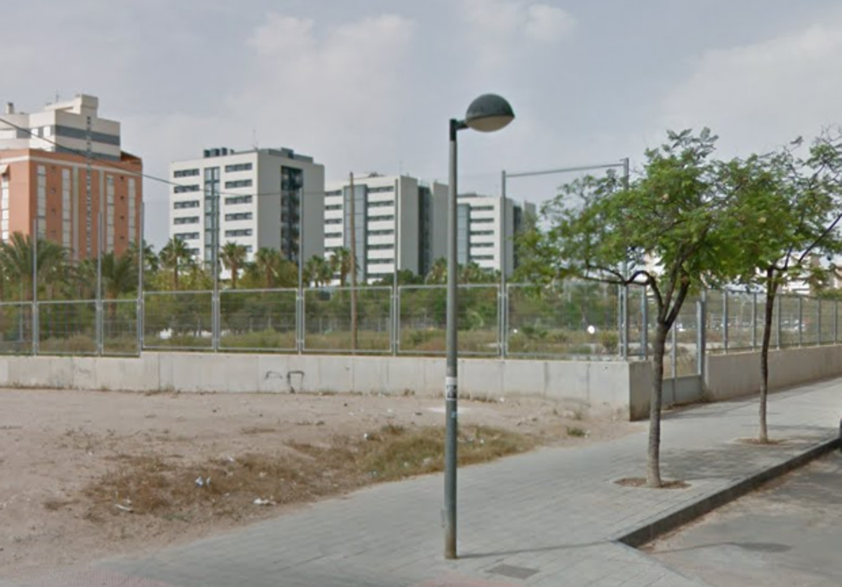 Familias alicantinas denuncian falta de información sobre el nuevo colegio Pla-Garbinet a dos días de cerrar la inscripción