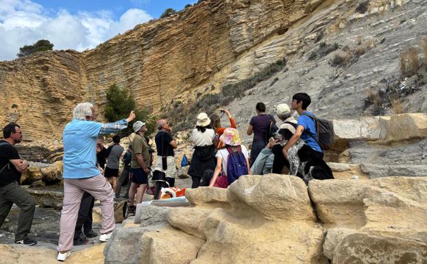 Participants in the tours organised by the UA in Teulada Moraira.