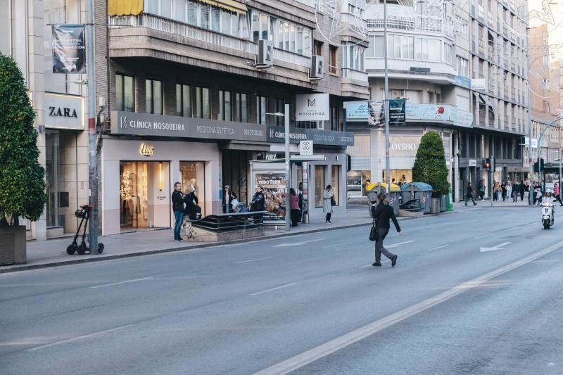 Imagen principal - Alicante permitirá instalar negocios en los sótanos de las principales calles comerciales