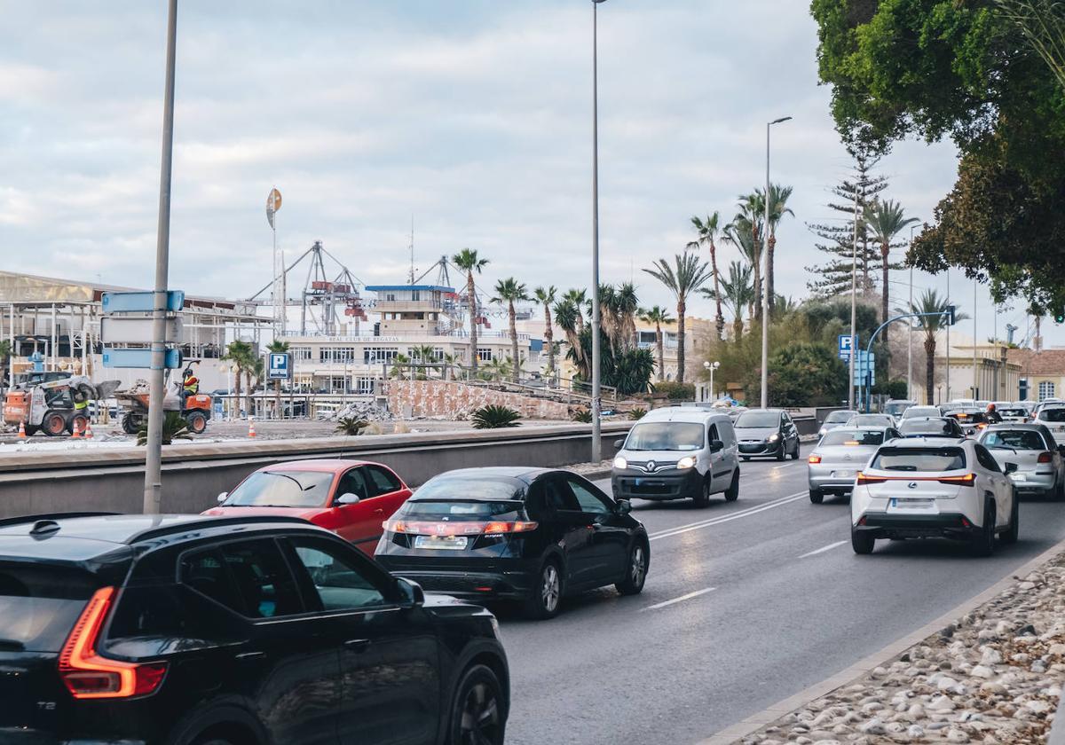 Imagen principal - Massive traffic disruption in Alicante this weekend