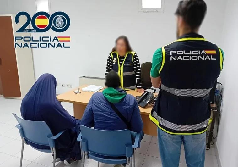 Imagen principal - Detienen en Elche a los padres de una niña de tres años por someterla a una mutilación genital