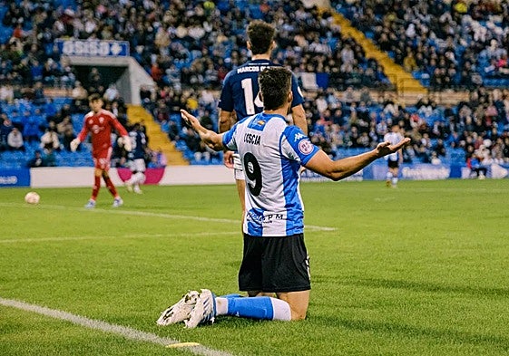 Coscia protesta al colegiado durante un partido en el Rico Pérez.