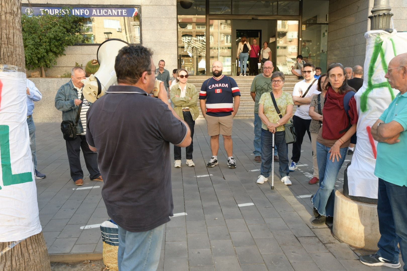 Concentración por el Parque Central de Alicante
