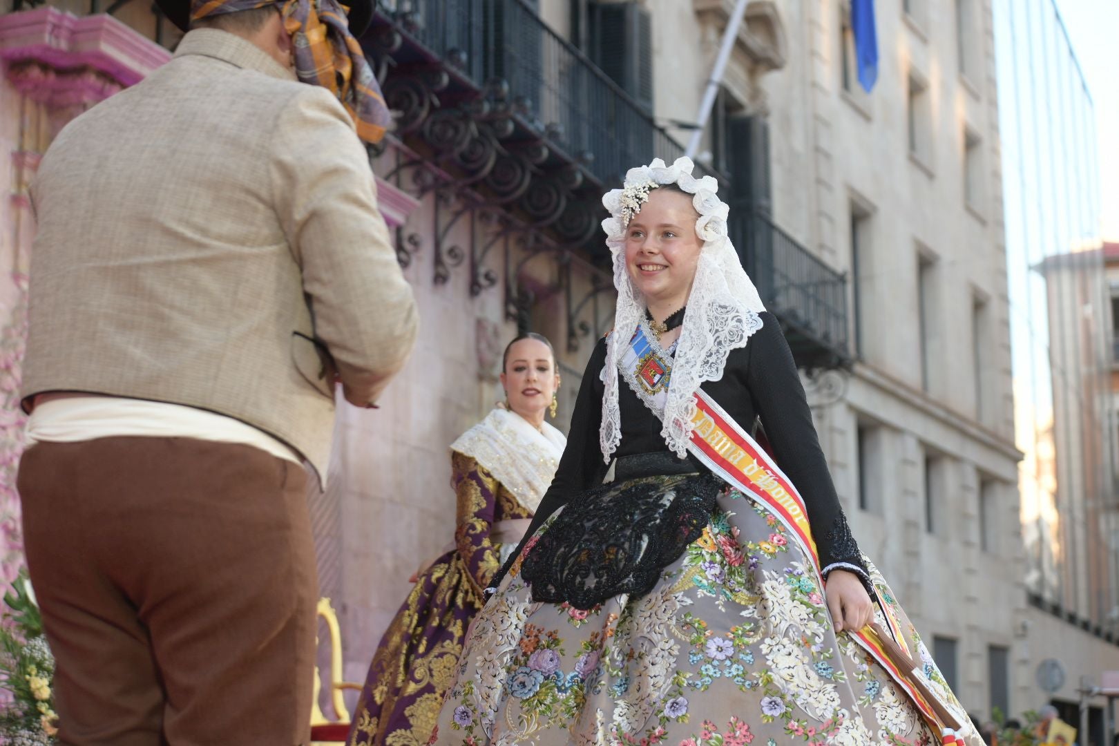 Así ha sido la vuelta de la proclamación de la bellea del foc al Ayuntamiento de Alicante