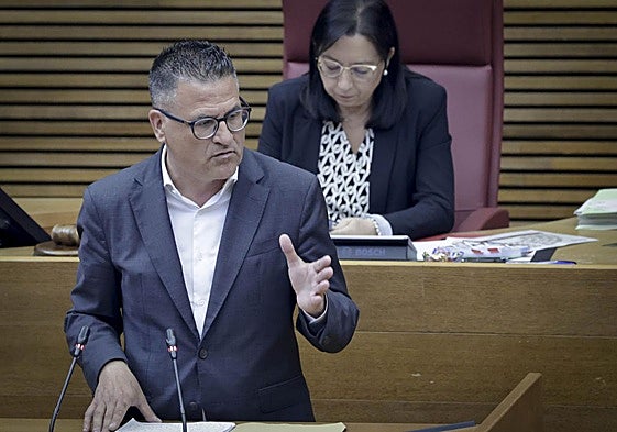 El portavoz de Infraestructuras del Grupo Popular en Les Corts, Joserra González de Zárate