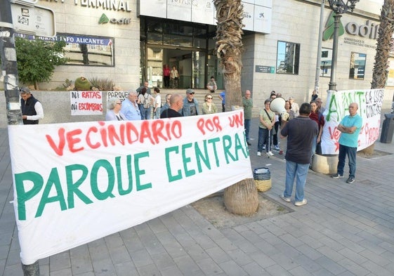 Concentración por el Parque Central de Alicante
