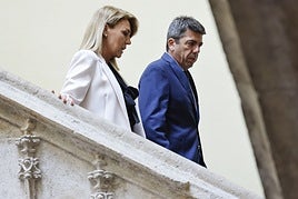 Susana Camarero, junto a Carlos Mazón, en el Palau de la Generalitat.