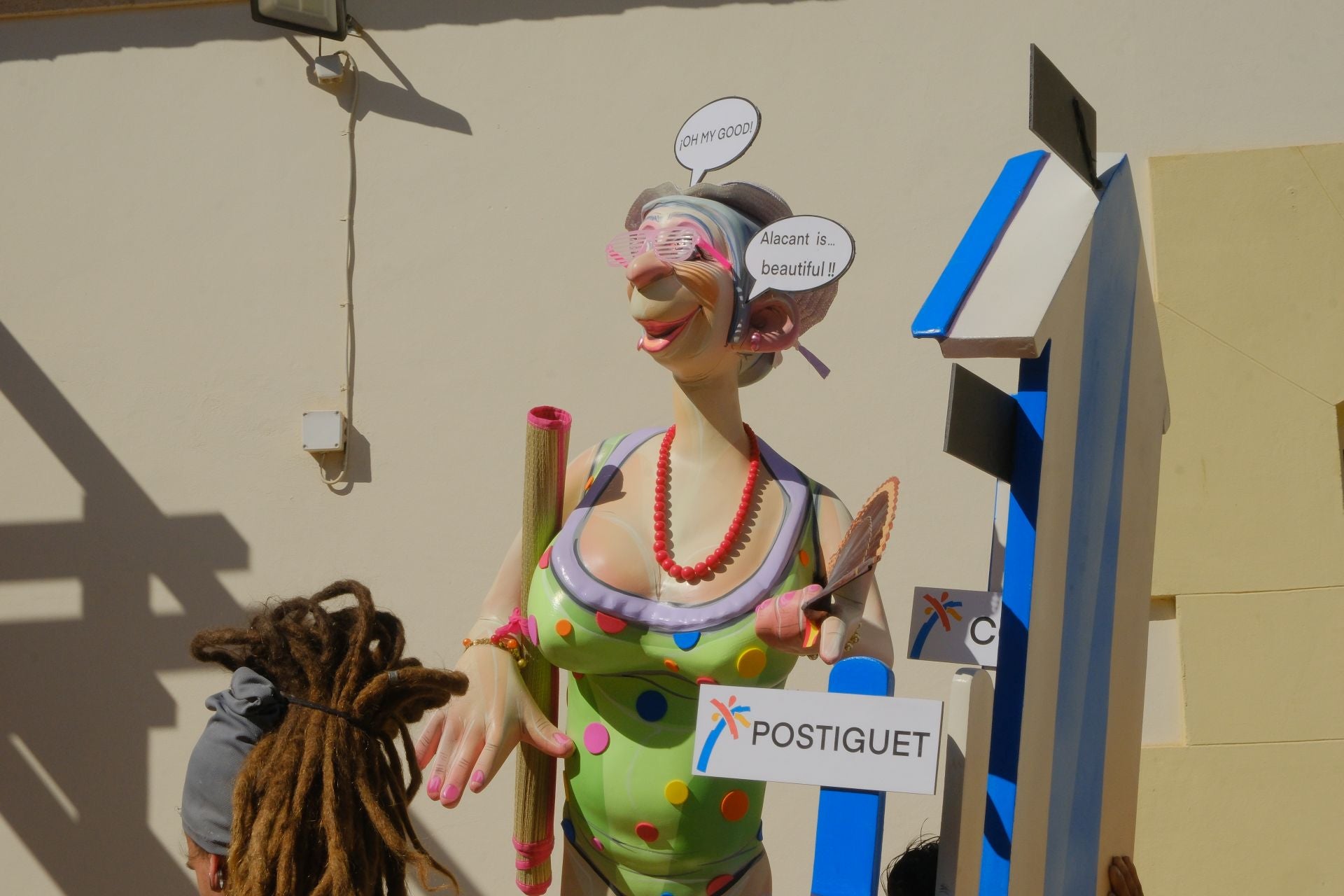 Los ninots desembarcan en la Lonja del Pescado de Alicante