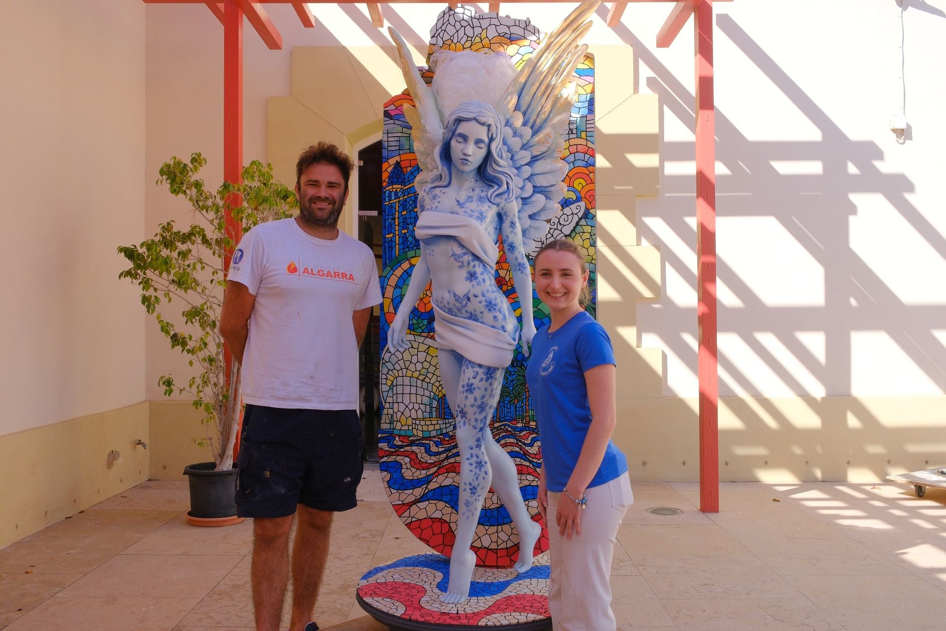 Los ninots desembarcan en la Lonja del Pescado de Alicante