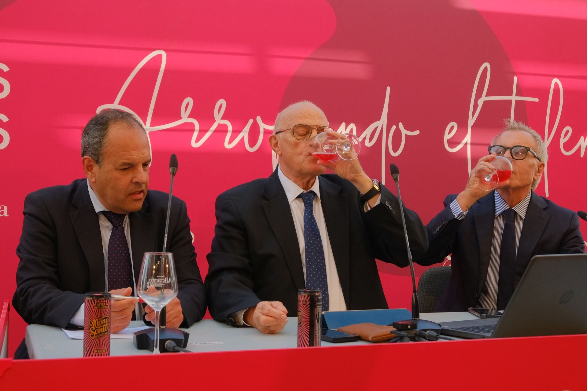 El encuentro de Josep Oliu (Banco Sabadell) con empresarios de Alicante, en imágenes
