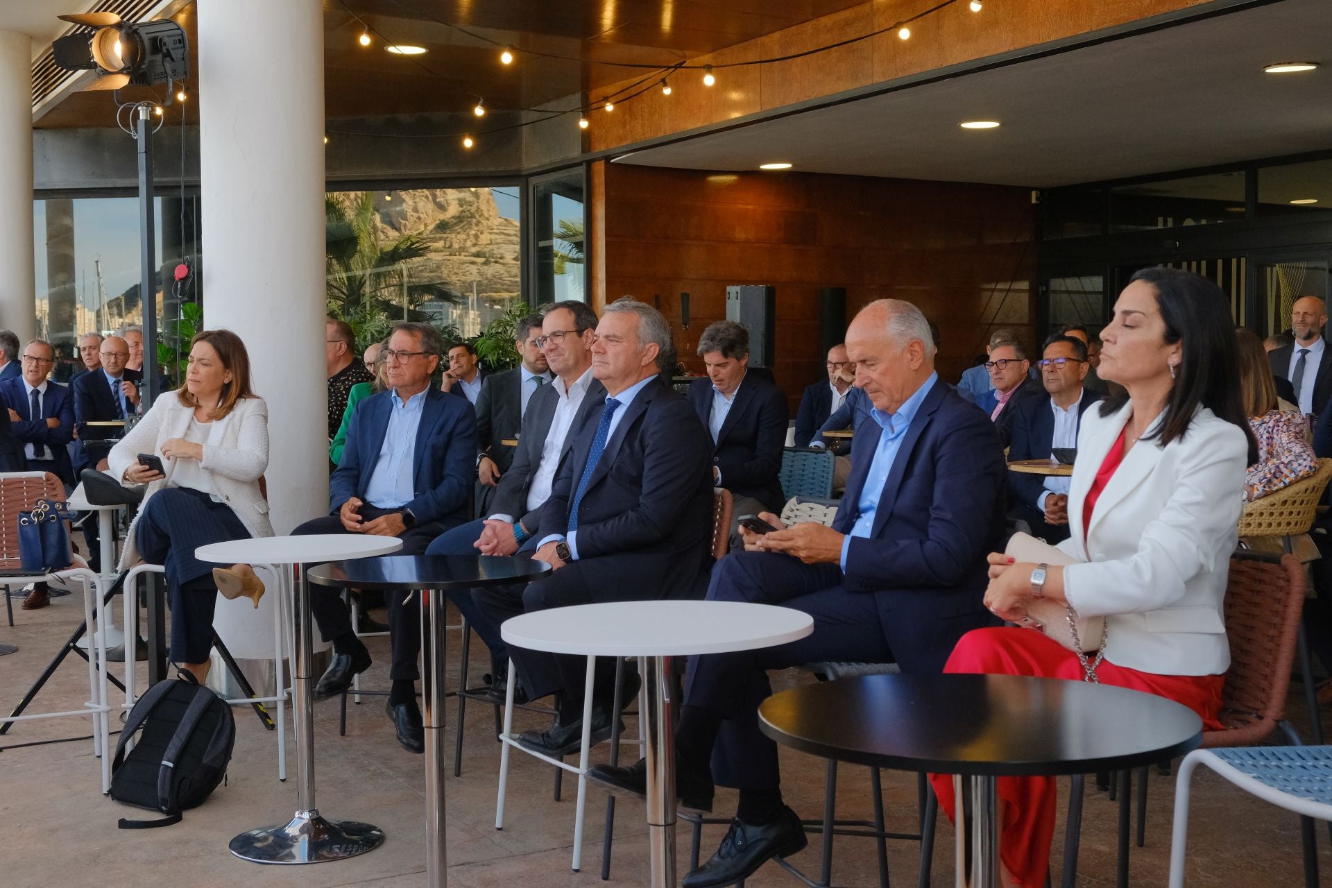 El encuentro de Josep Oliu (Banco Sabadell) con empresarios de Alicante, en imágenes