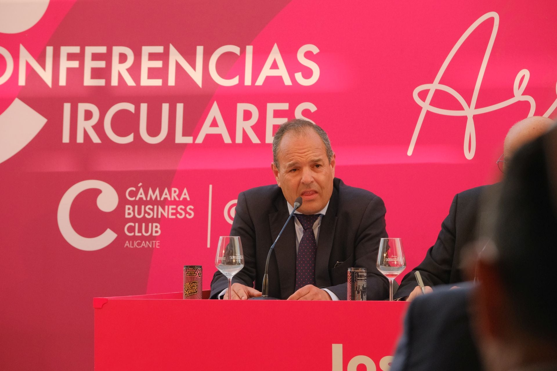 El encuentro de Josep Oliu (Banco Sabadell) con empresarios de Alicante, en imágenes