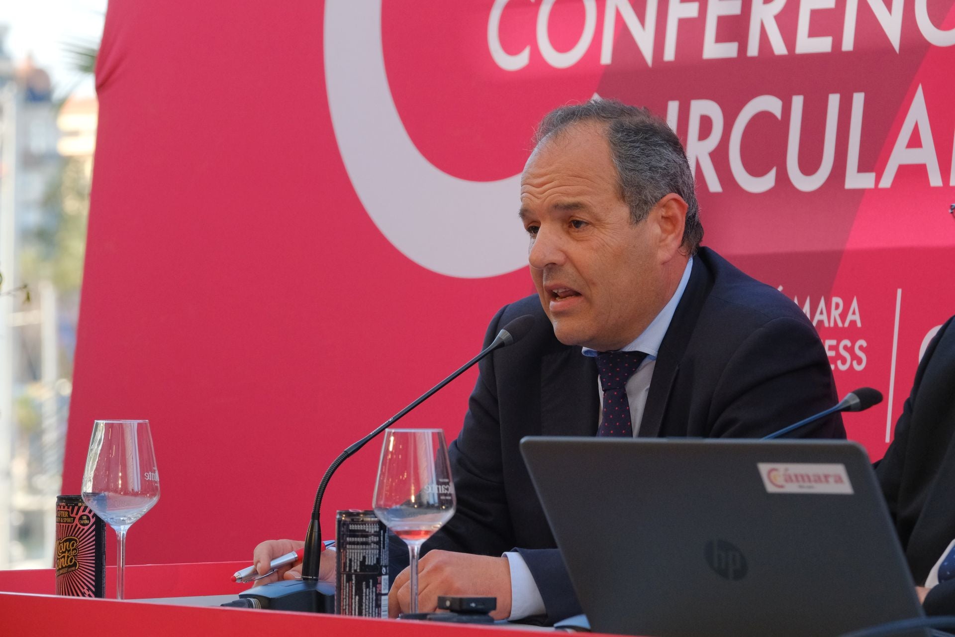 El encuentro de Josep Oliu (Banco Sabadell) con empresarios de Alicante, en imágenes
