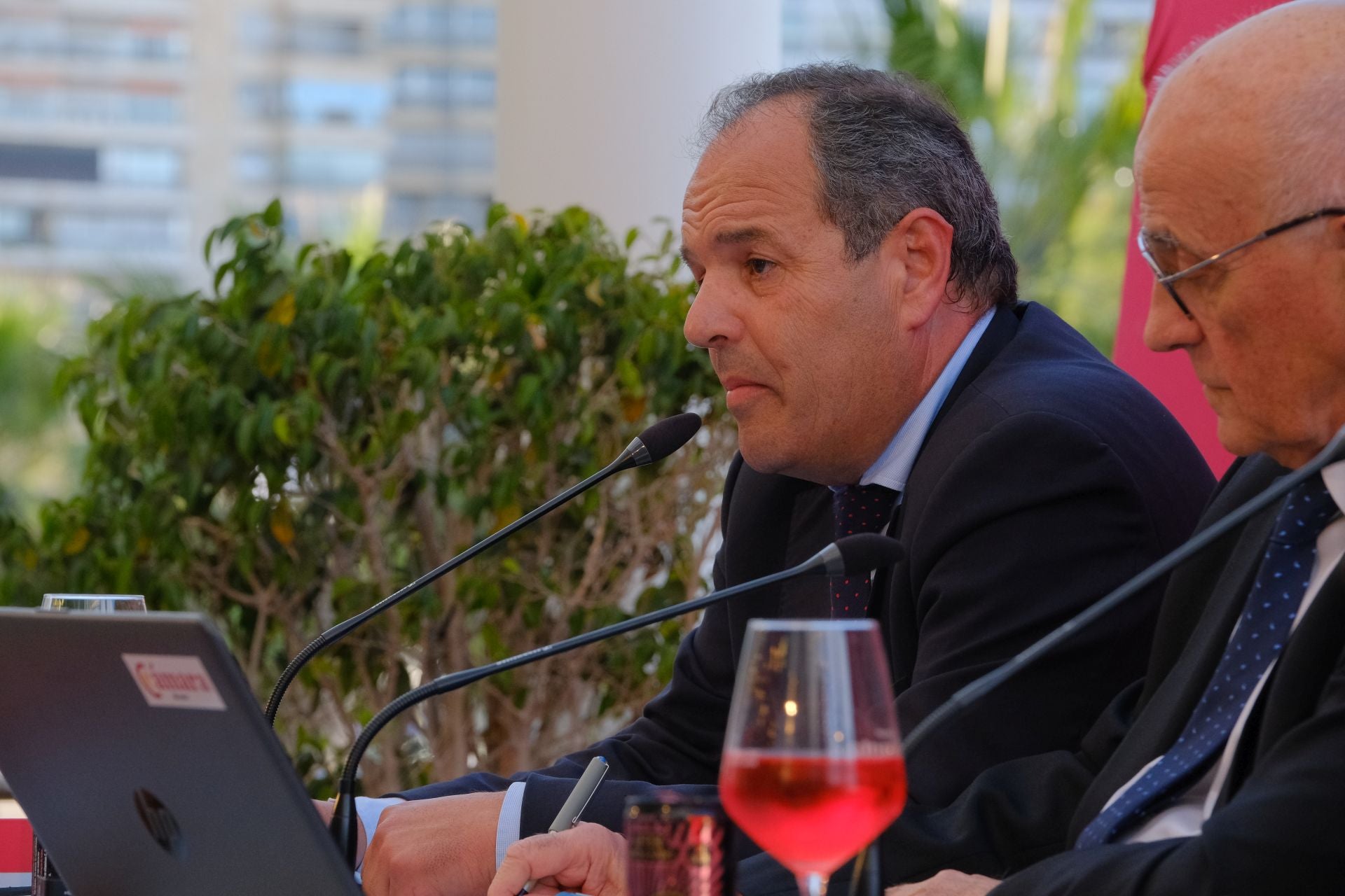 El encuentro de Josep Oliu (Banco Sabadell) con empresarios de Alicante, en imágenes