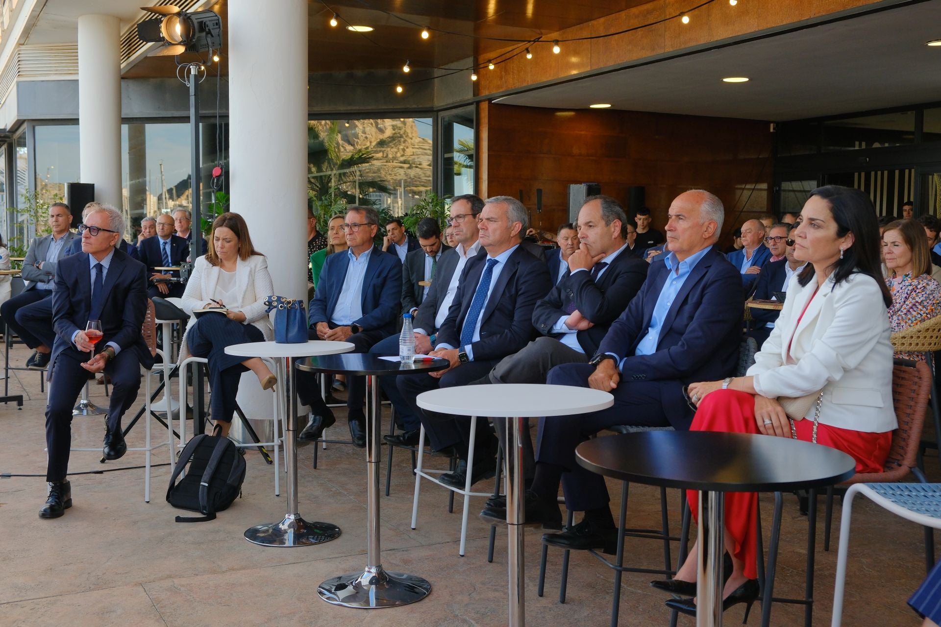 El encuentro de Josep Oliu (Banco Sabadell) con empresarios de Alicante, en imágenes