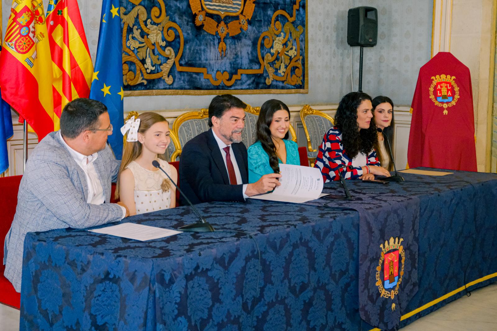 Así ha sido la presentación del cartel de las Hogueras de Alicante y del pregonero