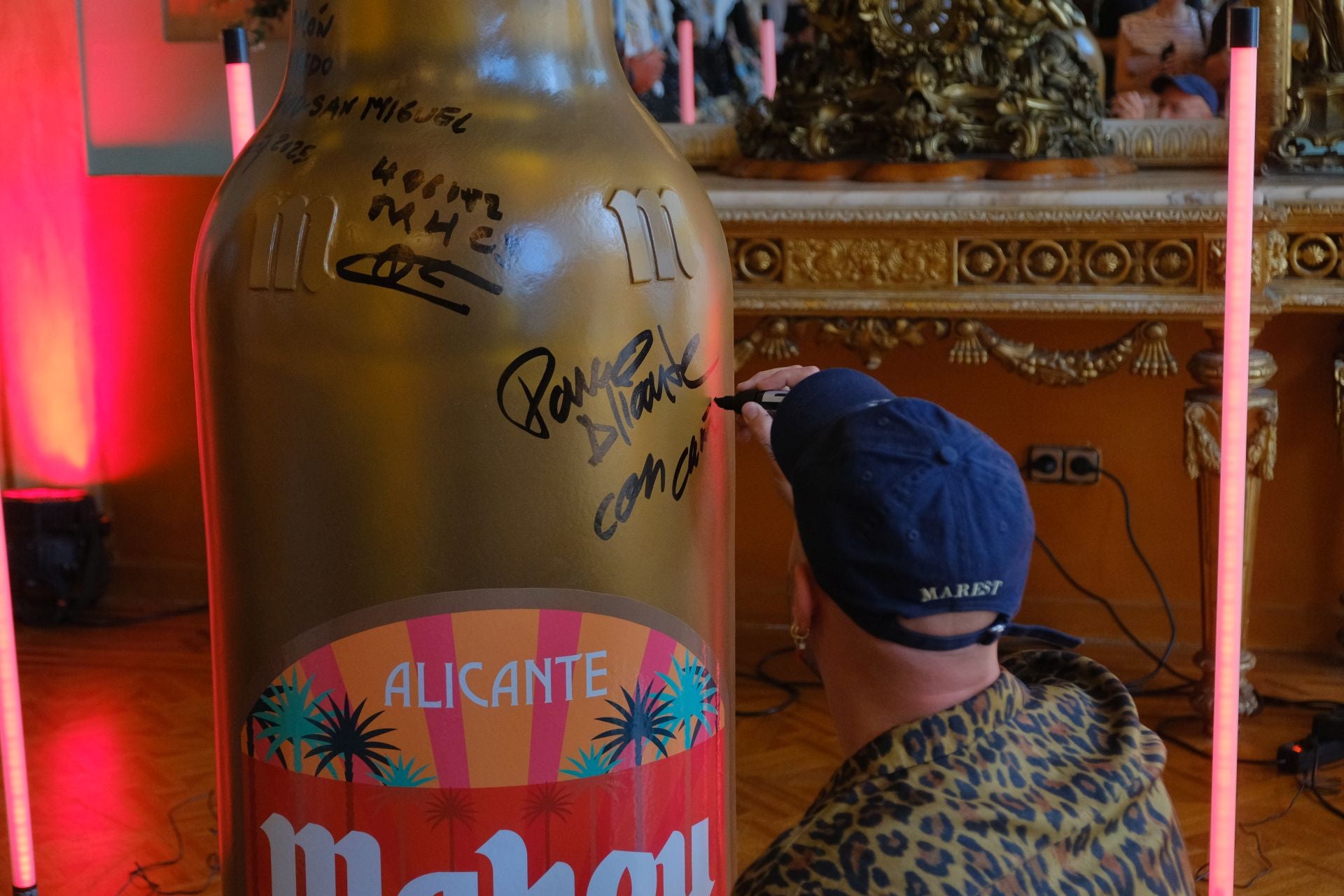 El botellín de cerveza más especial de las Hogueras de Alicante